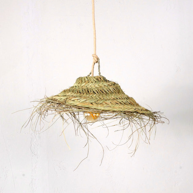Comment accrocher une suspension en paille au plafond ? Bohome