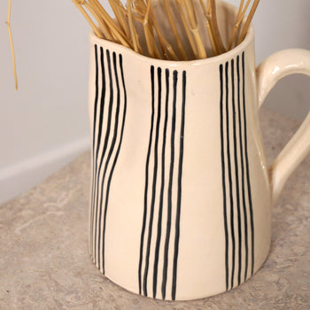 carafe poterie emaillee noire blanche style Fes service table