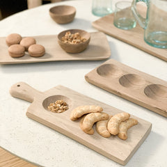 planche bois noyer sculpte main artisanat marocain table naturelle