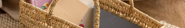 Panier rectangulaire en feuilles de palmier avec anses
