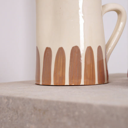 Carafe en terre cuite demi rayures - Beige