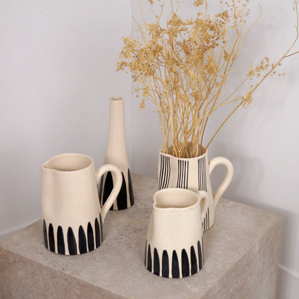 Carafe en terre cuite demi rayures - Noir