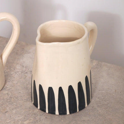 Carafe en terre cuite demi rayures - Noir