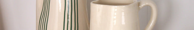 Carafe en terre cuite fines rayures - Vert