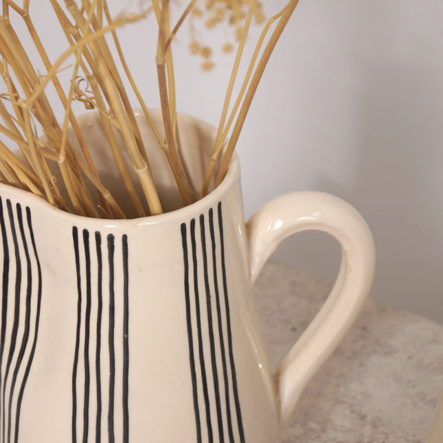 Carafe en terre cuite fines rayures - Noir
