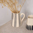Carafe en terre cuite fines rayures - Noir