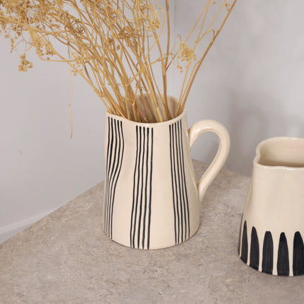 Carafe en terre cuite fines rayures - Noir