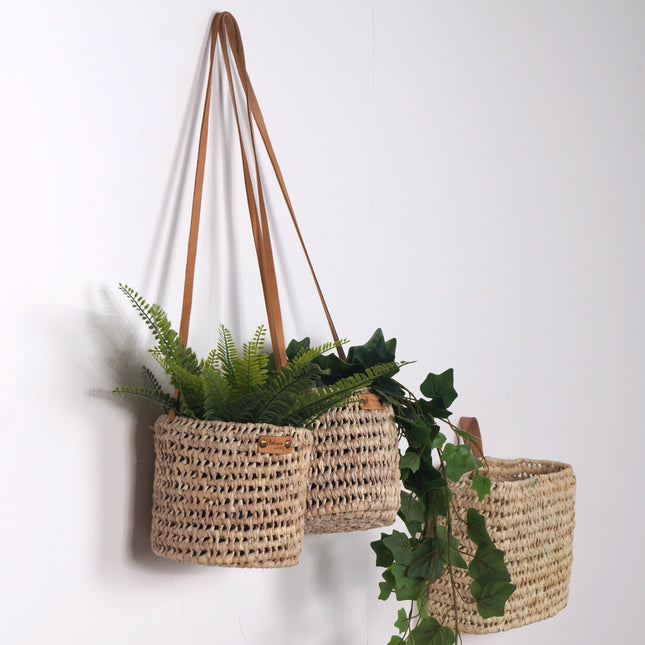 Cache pot suspendu en palme et cuir