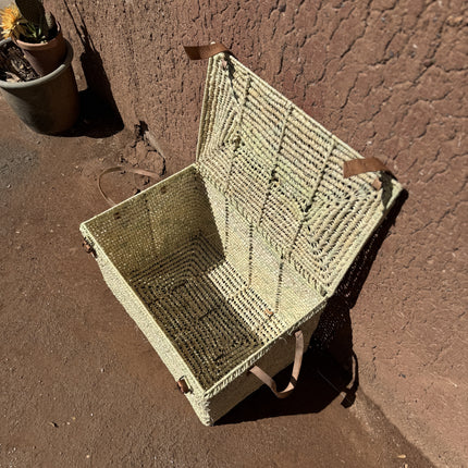 Coffre de rangement en métal et palme