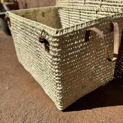 Coffre de rangement en métal et palme