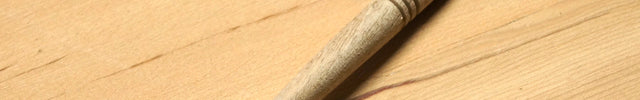 Cuillère à miel en bois de noyer