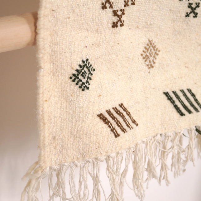 Descente de lit berbère Kilim 118 x 55cm - Beige et Kaki