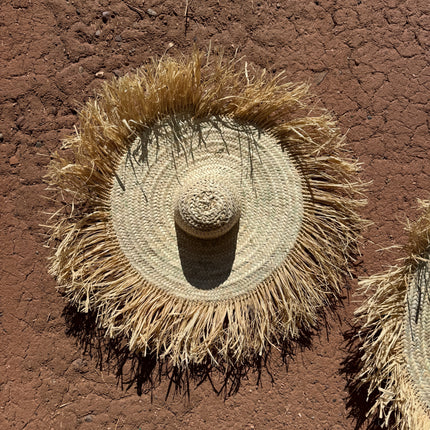 Chapeau de paille décoratif mural - Franges raphia