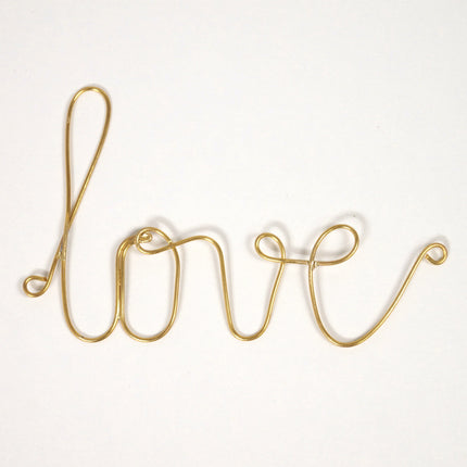 Mot en laiton doré - love