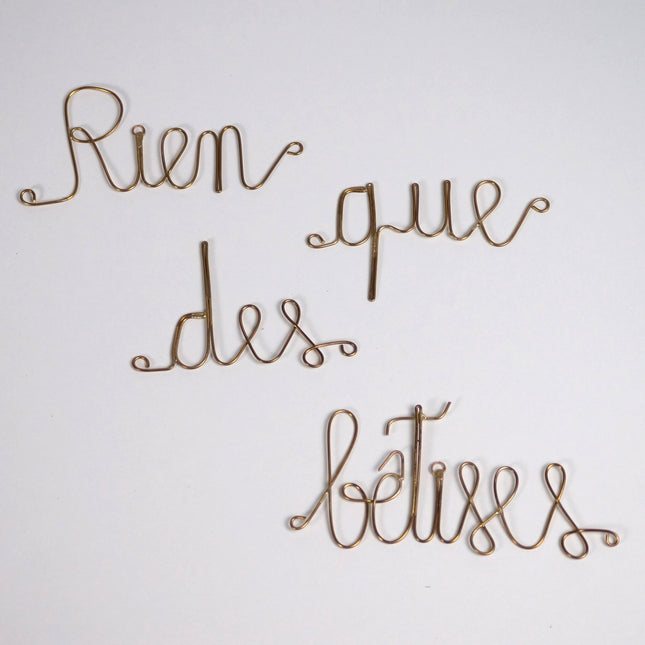 Mot en laiton doré - Rien que des bêtises