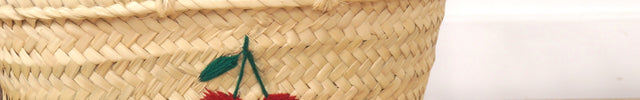 Petit panier en feuilles de palmier - CERISE