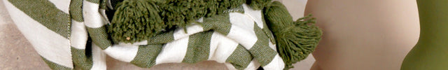 Plaid à pompons blanc rayures vertes