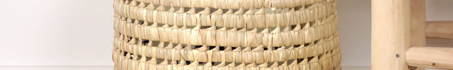 Petit panier rond en feuilles de palmier