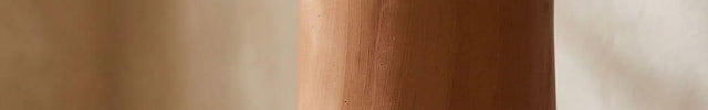 Pied de lampe en terre cuite brute - Finition en raphia