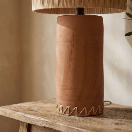 Pied de lampe en terre cuite brute - Finition en raphia
