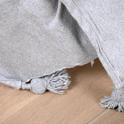 Plaid à pompons marocain gris clair