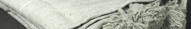 Plaid à pompons kaki rayures argentés