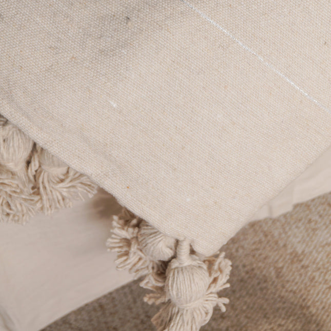Plaid à pompons marocain beige clair rayures argentées