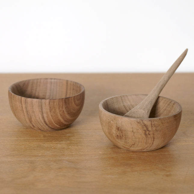 Petit bol en bois de noyer fait main