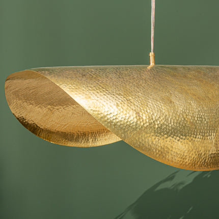 Suspension en laiton doré et martelé 100cm