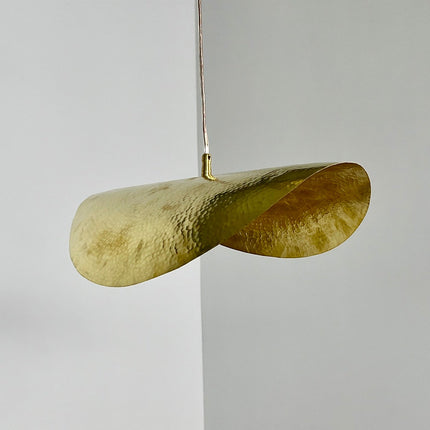 Suspension en laiton doré martelé Brass 100cm