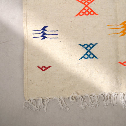 Tapis fin berbère Kilim 154 x 98 cm - Symboles berbères multicolores