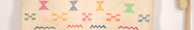Tapis fin berbère Kilim 250 x 140 cm - Symboles berbères multicolores