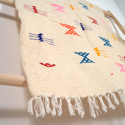Tapis fin berbère Kilim 154 x 98 cm - Symboles berbères multicolores