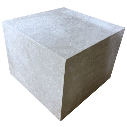 Table basse cube en travertin naturel