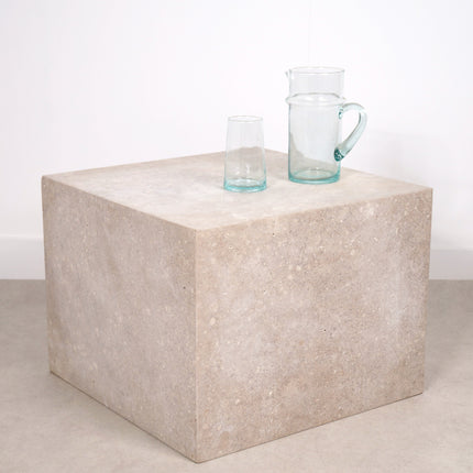 Petite table basse carrée en travertin 50 x 50 x 33cm