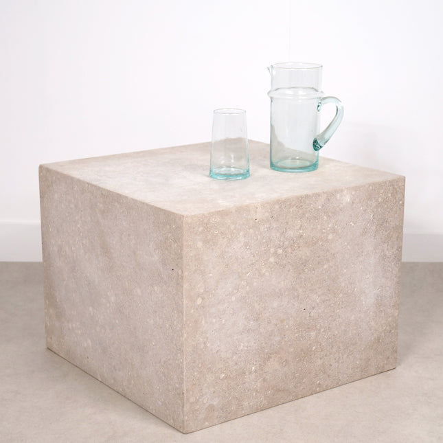 Petite table basse carrée en travertin 50 x 50 x 33cm