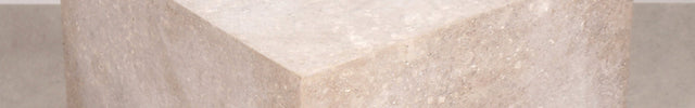 Petite table basse carrée en travertin 50 x 50 x 33cm