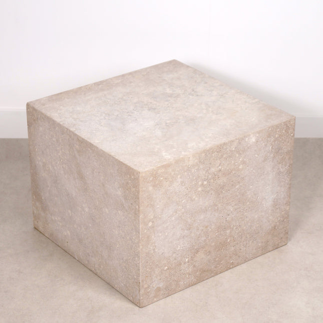 Petite table basse carrée en travertin 50 x 50 x 33cm
