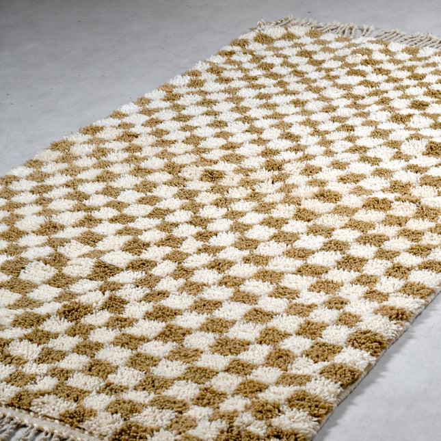 Tapis Berbère en laine damier Camel et blanc - 140 x 270cm