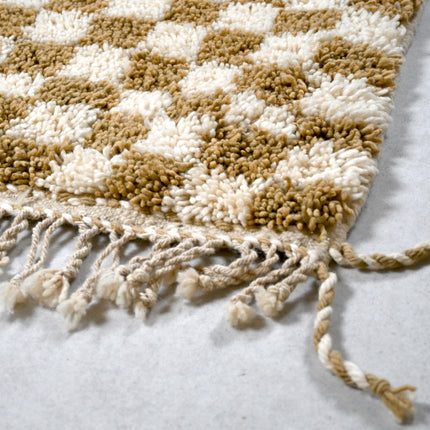 Tapis Berbère en laine damier Camel et blanc - 140 x 270cm