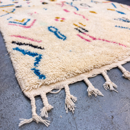 Tapis berbère Azilal Multi-symboles 268 × 163 cm - Dessins multicolores