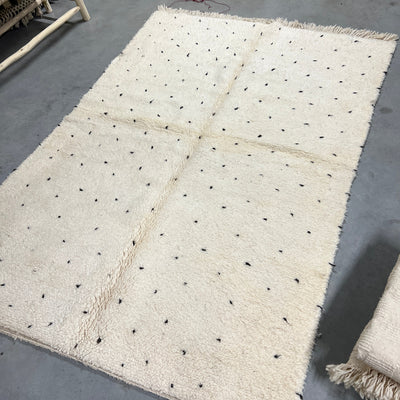 Tapis berbere blanc a pois