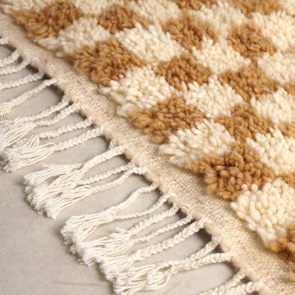 Tapis Berbère en laine Damier camel et blanc - 150 x 100cm