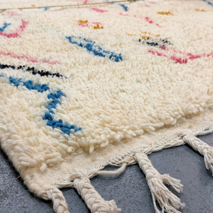 Tapis berbère Azilal Multi-symboles 268 × 163 cm - Dessins multicolores