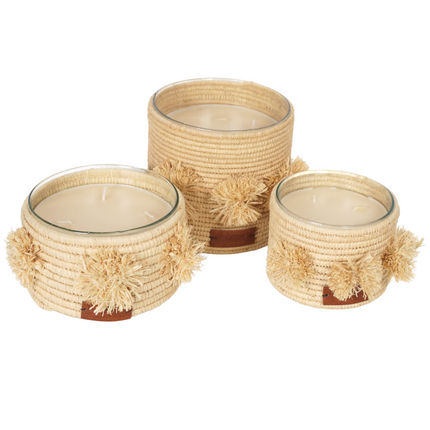 Bougie parfumée en raphia avec pompons - Senteur ambre