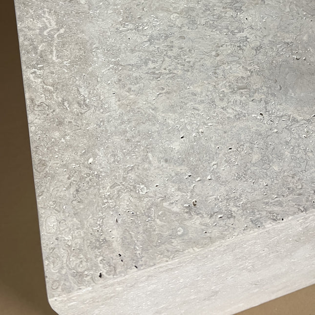 Table basse cube en travertin naturel