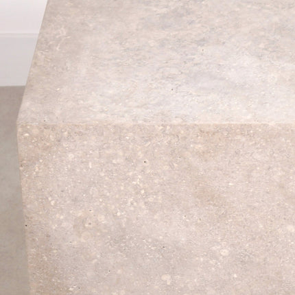 Petite table basse carrée en travertin 50 x 50 x 33cm