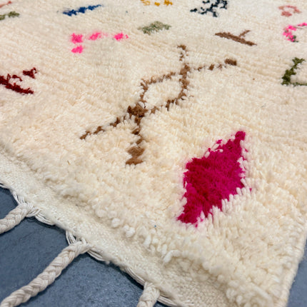Tapis berbère Azilal Multi-symboles 240 × 158 cm - Dessins multicolores