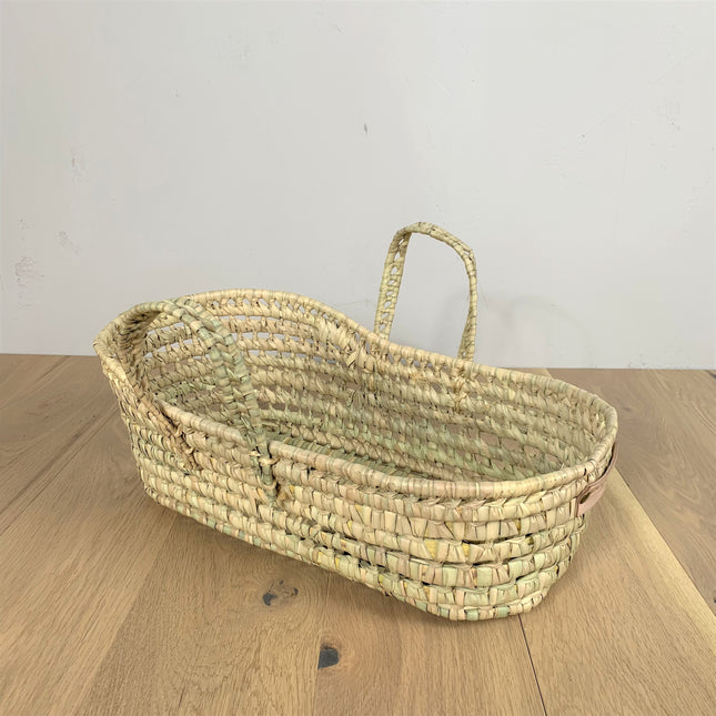 Couffin poupée en feuilles de palmier