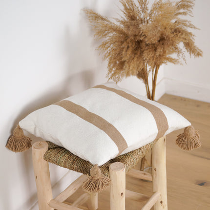 Coussin à pompons écru petites rayures camel